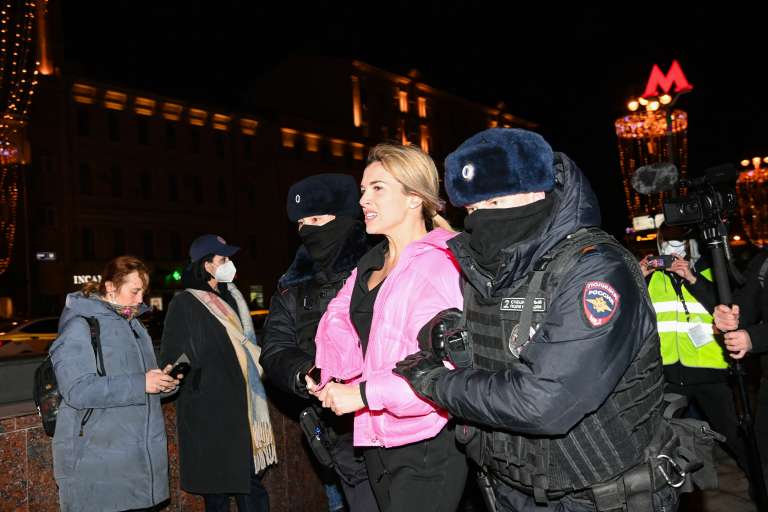 En Rusia, más de 3.000 personas han sido detenidas por protestar en contra de la guerra.