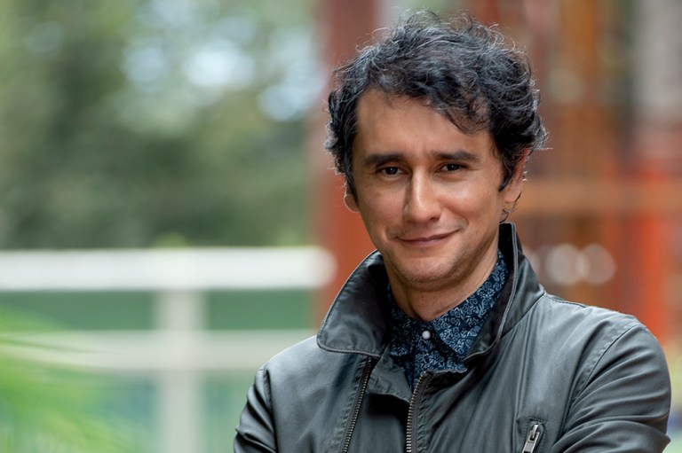 Carlos Manuel Vesga: edad, qué estudió, esposa y más del colombiano nominado al Premio Emmy