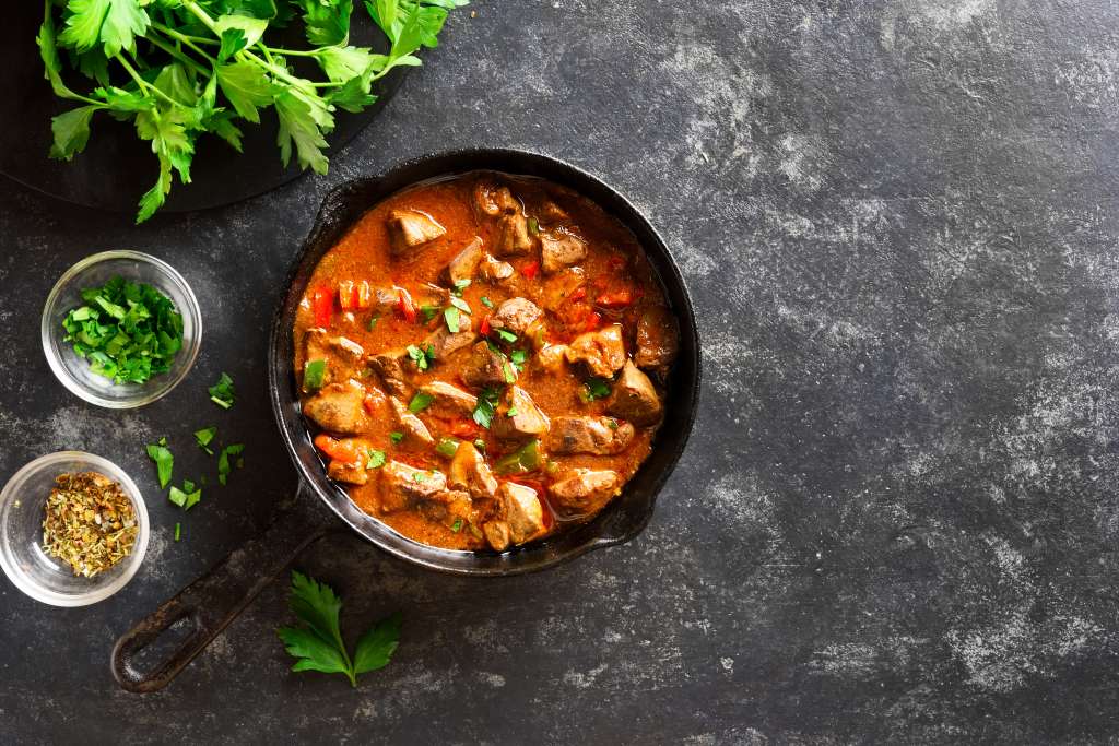 Goulash de pollo