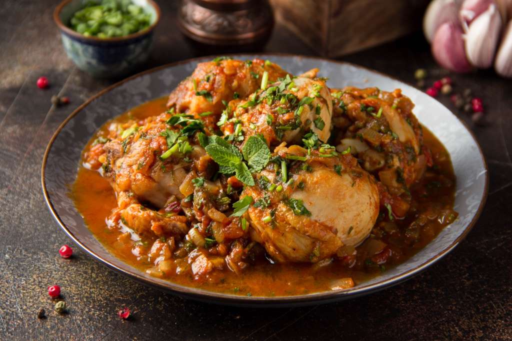 Receta para preparar el clásico sudado de pollo colombiano