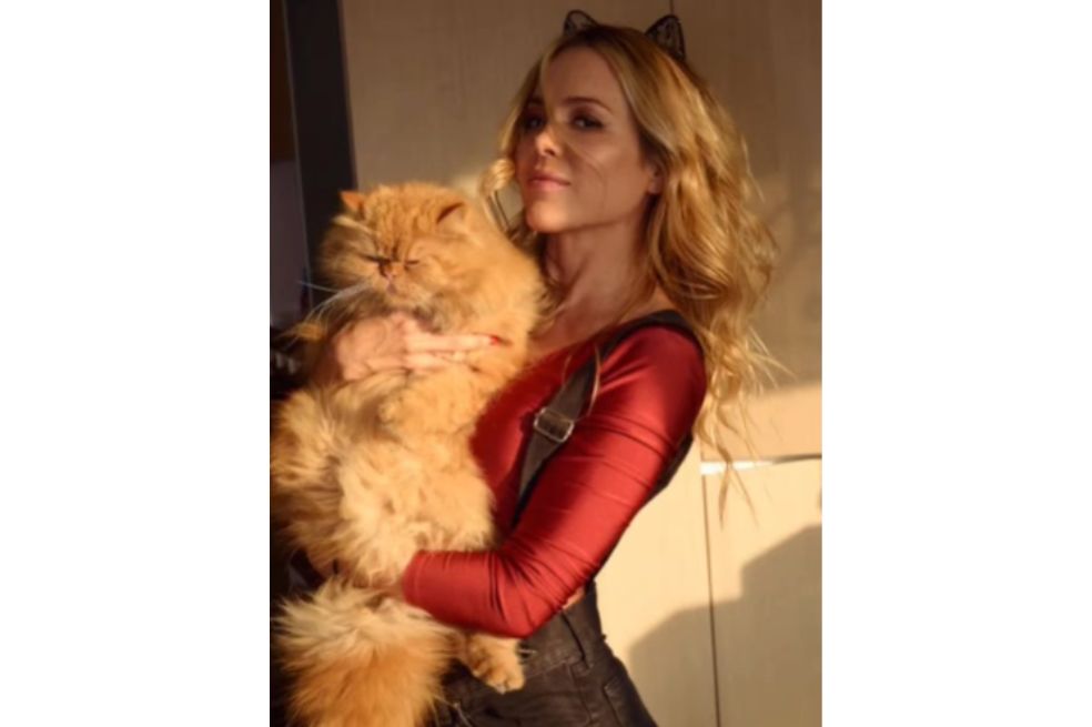 La modelo Natalia París publicó en sus redes sociales cómo la ha ayudado la música en el duelo tras la partida de uno de sus gatos.