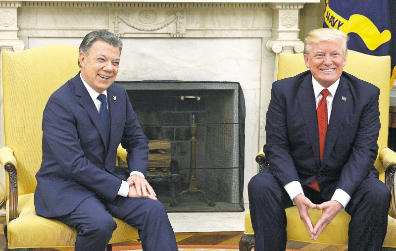 El presidente colombiano, Juan Manuel Santos, y su colega estadounidense, Donald Trump, durante el encuentro de ayer en la Casa Blanca. / Juan David Tena - SIG