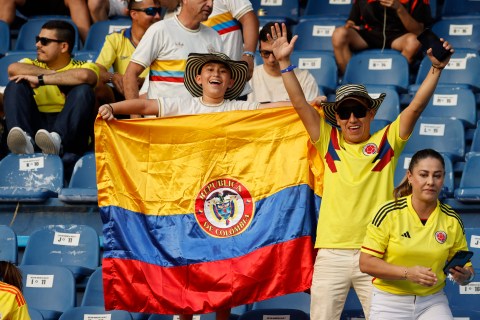 ¿Faltó apoyo? Con videos comparan a los hinchas de Argentina con los de Colombia