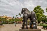 El abrazo hostil a la Plaza Botero