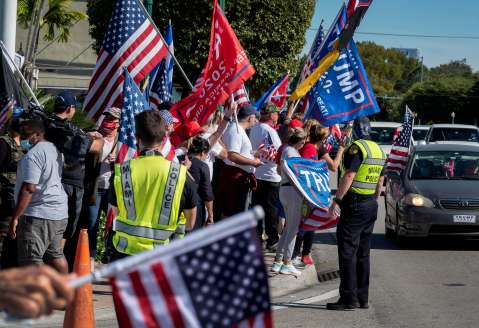 Caravana trumpista en Miami denuncia supuesto robo de elecciones en EE.UU.