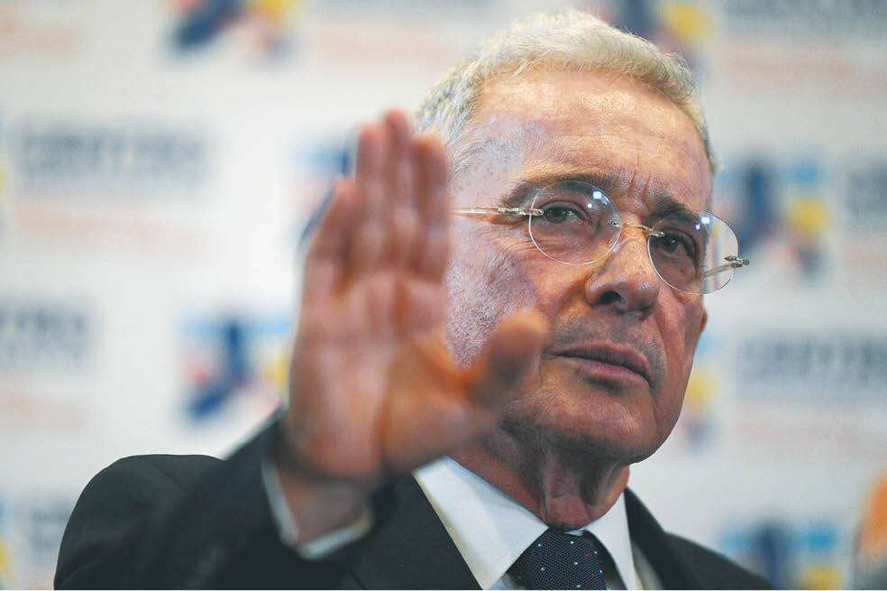 El primer periodo presidencial de Álvaro Uribe Vélez fue entre 2002 y 2010.