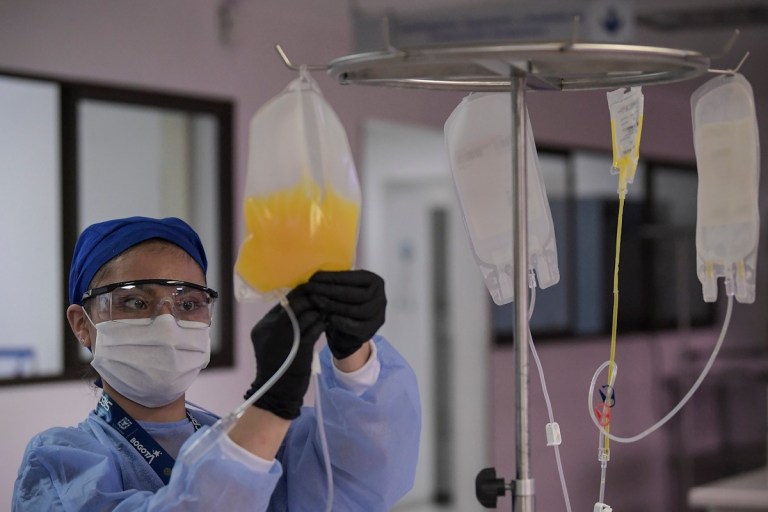 Para ser donante de plasma debe tener niveles de anticuerpos suficientemente altos en su plasma por lo que se le tomará una muestra de sangre previa a la donación.