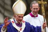Benedicto XVI denunció "hipocresía" y "divisiones" en la Iglesia