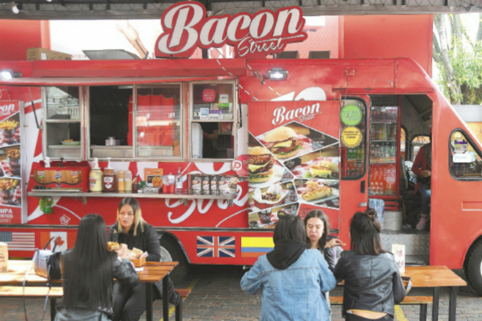 Los “food trucks” se ubican en zonas universitarias, empresariales o comerciales. / Gustavo Torrijos