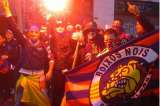 Brutal pelea entre hinchas del Barcelona y Alavés