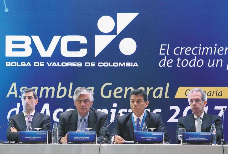 Juan Pablo Córdoba, presidente de la BVC; Rafael Aparicio, presidente del Consejo Directivo; Alberto Velándia, secretario y Javier Jaramillo. / Gustavo Torrijos