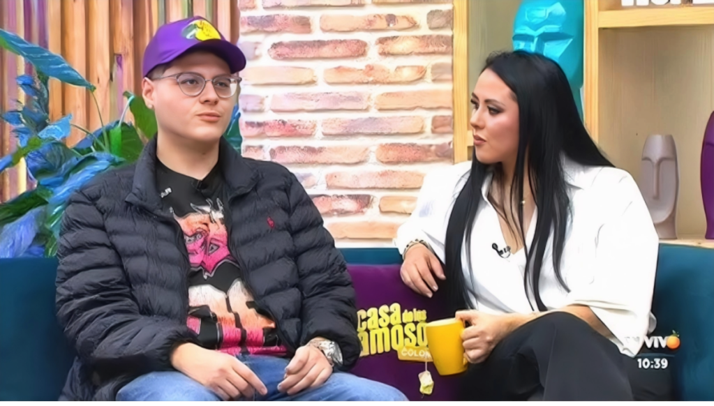 Juan José Ramírez, hijo de Melissa Gate, junto a Juliana Calderón, hermana de Yina Calderón.