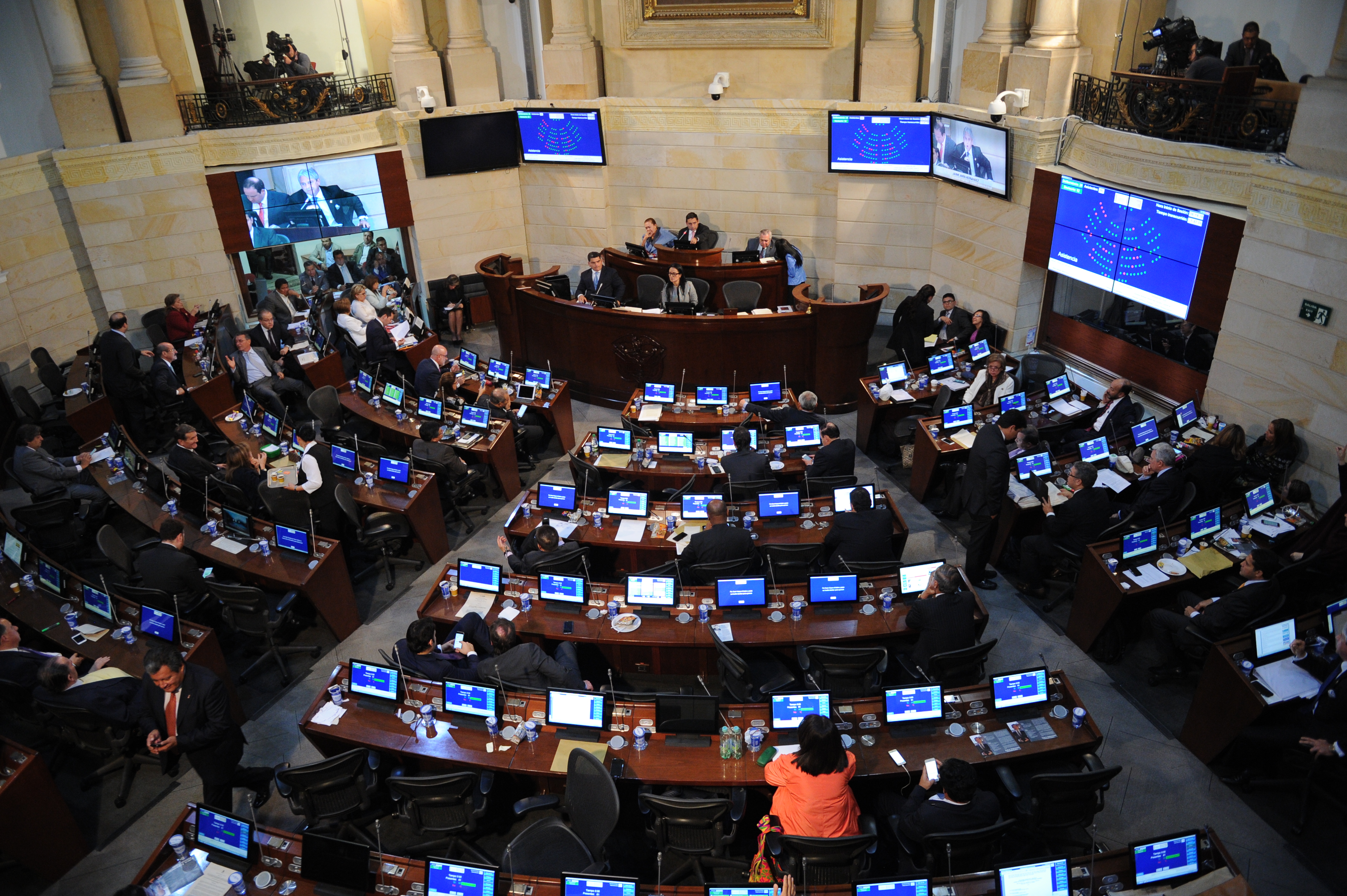 Plenaria del Senado, durante la intervención de los candidatos a procurador general: María Mercedes López, Fernando Carrillo Flórez y Jorge Perdomo.