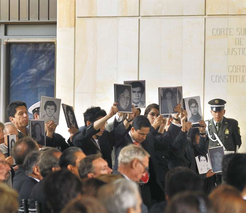 Homenaje a las víctimas del holocausto del Palacio de Justicia, en el centro de Bogotá, uno de los casos perdidos ante el sistema interamericano de derechos humanos. / Archivo El Espectador