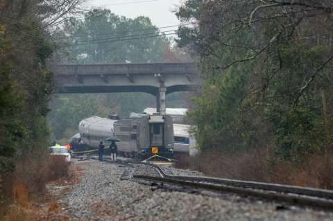 Dos muertos y 70 heridos por una colisión de trenes en Carolina del Sur, EE.UU.