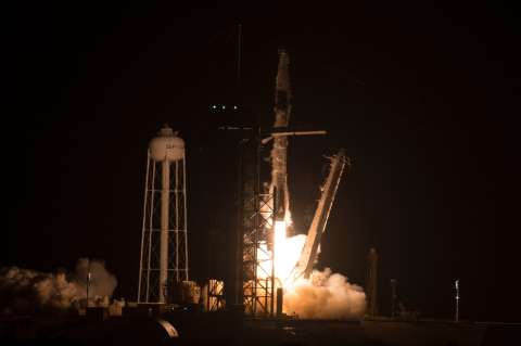 La nueva tripulación de cuatro astronautas viaja rumbo a la estación espacial