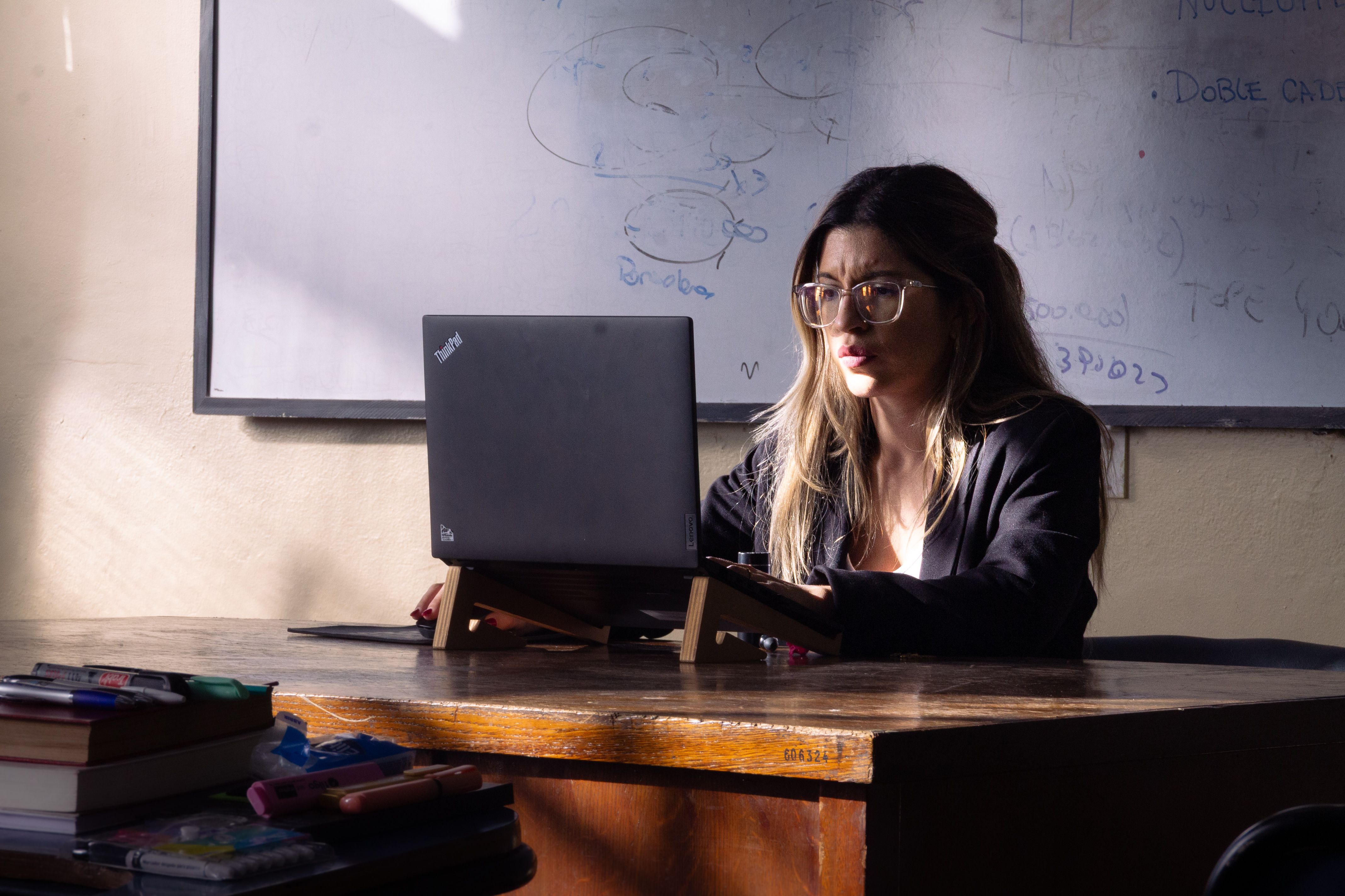 Mientras la inteligencia artificial facilita producir respuestas, el sistema educativo empieza a valorar más la capacidad de formular preguntas.