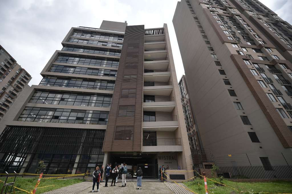 Edificio de apartamentos ubicado en la Calle 19 # 68 D 65, en Bogotá.