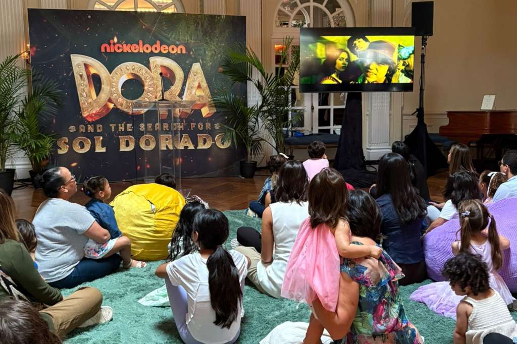La residencia del embajador de Colombia en EE. UU. fue el escenario del preestreno de Dora y la Búsqueda de Sol Dorado, una película filmada íntegramente en Colombia.