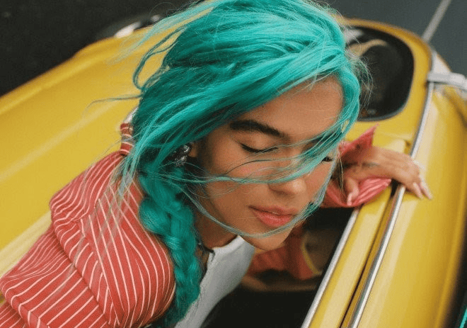 La máxima ganadora de la noche con premios como "Artista del año" y "Álbum del año" en los Latin American music Awards, llega con una canción que le hace oda a la libertad.