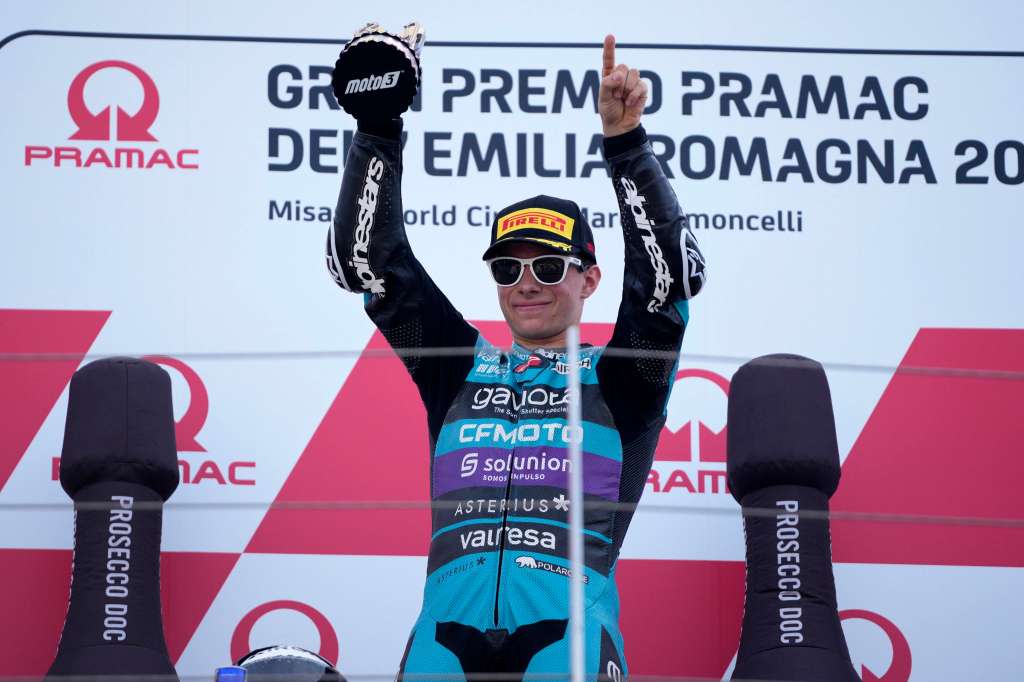 Misano Adriatico (Italy), 22/09/2024.- David Alonso of Colombia and CFMOTO Aspar Team celebrates his victory in the Moto3 race of the Grand Prix of the Emilia Romagna at Marco Simoncelli Circuit in Misano Adriatico, Italy, 22 September 2024. (Motociclismo, Ciclismo, Italia) EFE/EPA/DANILO DI GIOVANNI