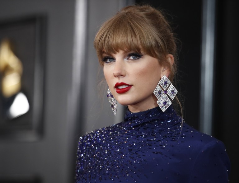 Taylor Swift estrena regrabación de ‘1989′ y cinco canciones nunca escuchadas