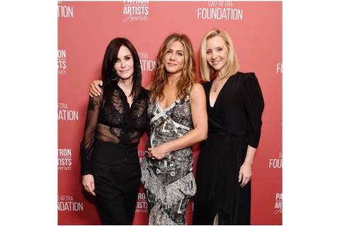 Courteney Cox empezó a ver todas las temporadas de “Friends”