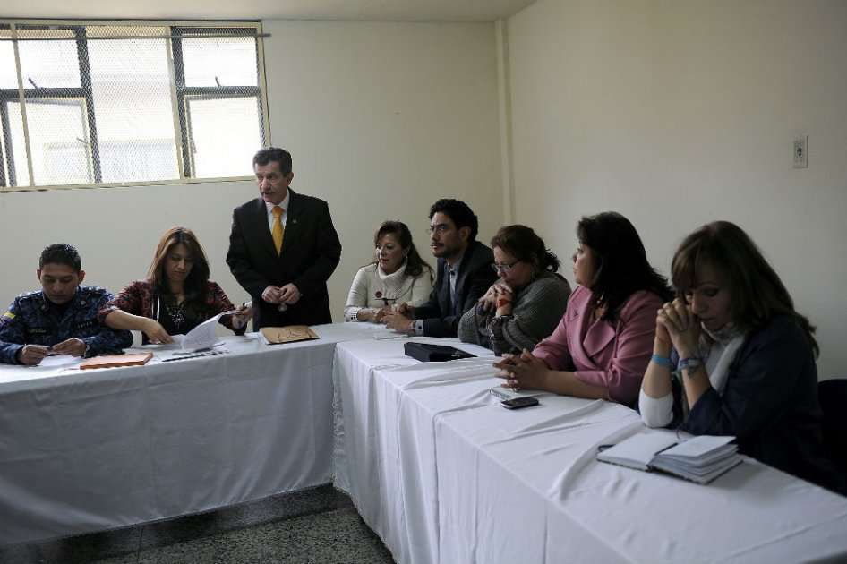 Los congresistas Alba Luz Pinilla, Ángela Robledo, Gloria Estela Díaz e Iván Cepeda visitaron El Buen Pastor. / Óscar Pérez