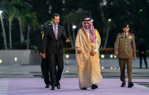 El retorno de Bashar al Asad: llegó a Arabia Saudita para cumbre de la Liga Árabe