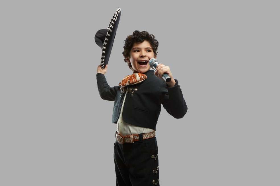 En la primera etapa de su vida, Vicente es interpretado por Kaled Acab. Es un niño lleno de sueños que no le teme a nadie ni a nada, hijo de una familia muy humilde.