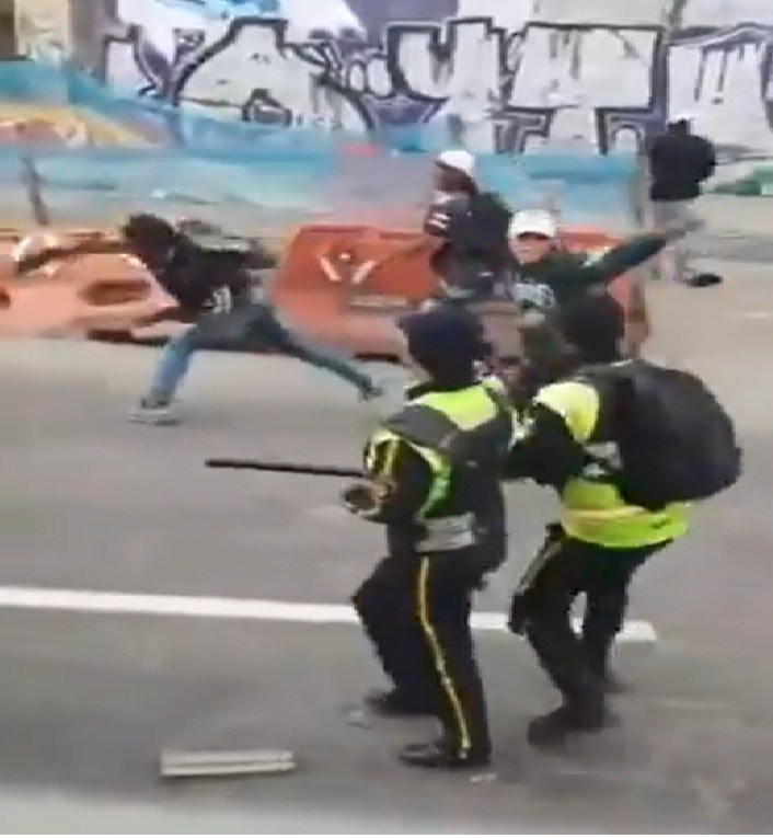 Nuevo caso de violencia en Transmilenio: colados agredieron a guarda de la estación calle 22