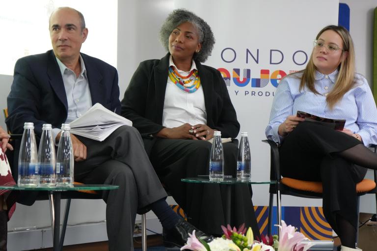 Incluso con igual edad o nivel de estudio, persiste la brecha de género laboral