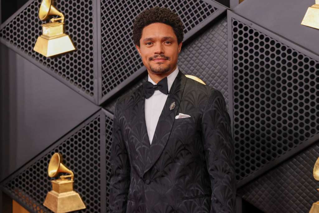 LOS ANGELES (United States), 02/02/2026.- South African comedian Trevor Noah attends the red carpet for the 68th annual Grammy Awards ceremony at Crypto.com Arena in Los Angeles, California, USA, 01 February 2026. EFE/EPA/JILL CONNELLY