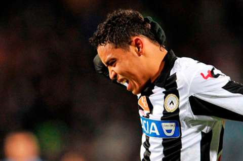 Luis Fernando Muriel sufrió una lesión en su rodilla derecha