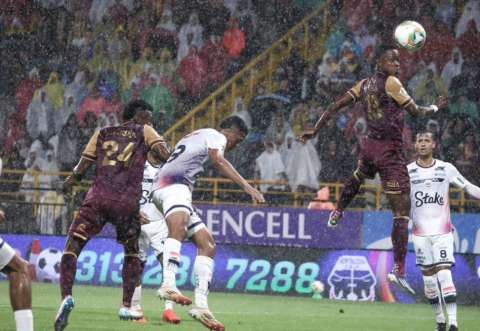 Tolima golpeó bajo el diluvio bogotano y derrotó a Fortaleza: vea el gol