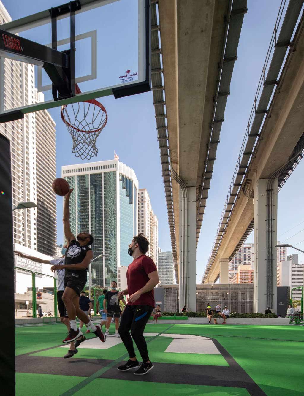 The Underline: este parque lineal abarca un proyecto de 10 millas que le dan un nuevo espacio para disfrutar al aire libre debajo de las líneas del MetroTrail de Miami.