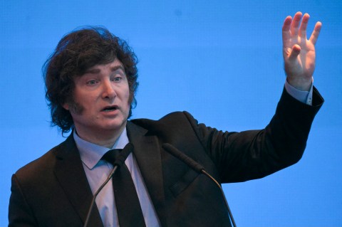 Milei anuncia revisión de las pensiones a las víctimas de la dictadura en Argentina