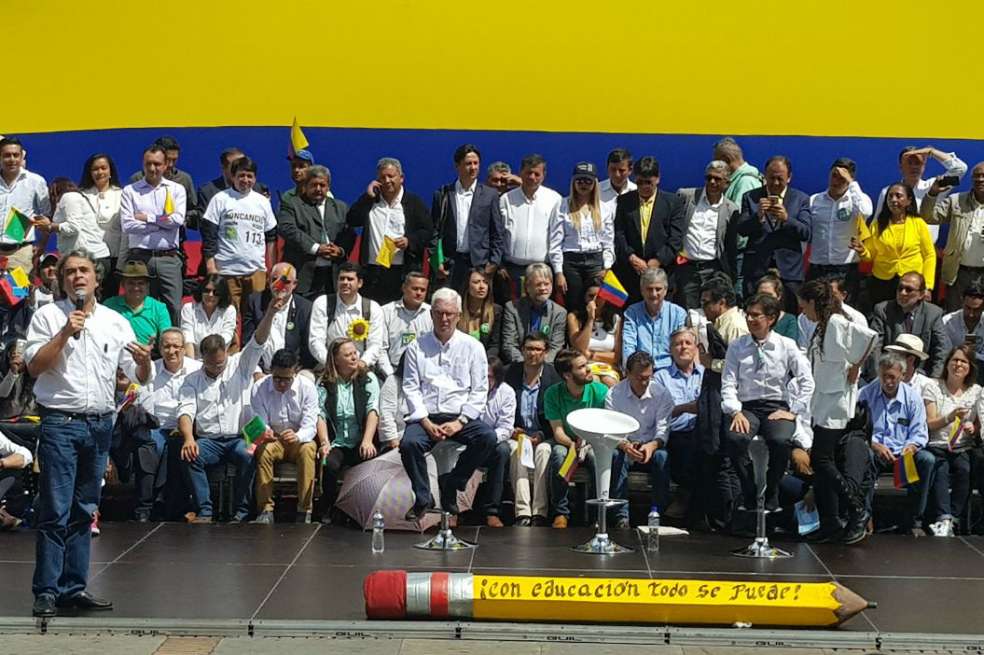 Jorge Robledo, Sergio Fajardo y Claudia López durante la presentación de las bases programáticas de la Coalición Colombia. / Gustavo Torrijos - El Espectador
