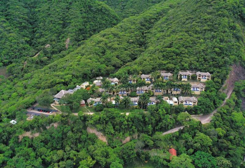 Entremonte Wellness Hotel Spa tiene 32 espaciosas cabañas con dos ambientes y piscina privada.
