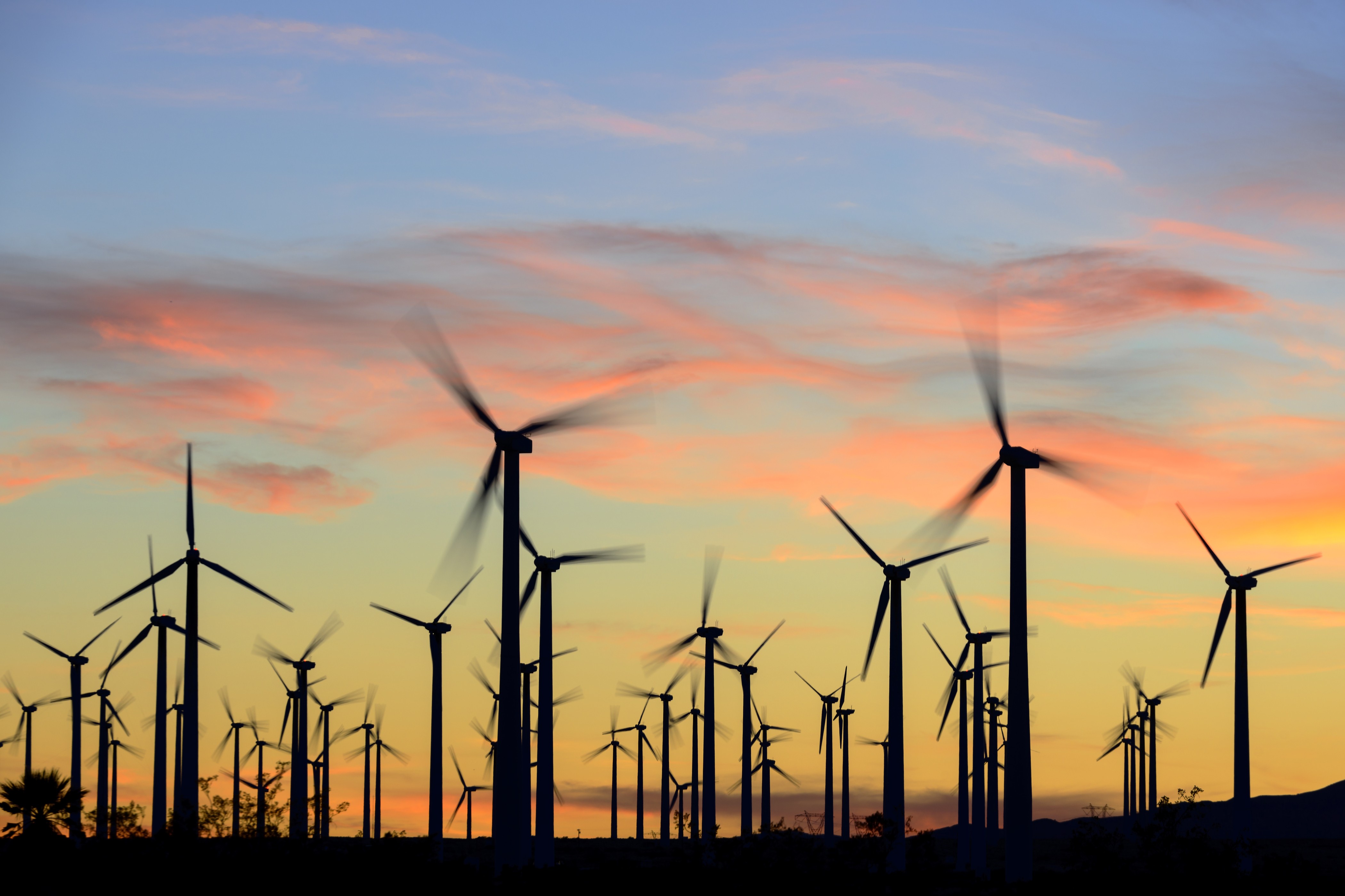 Una instalación de aerogeneradores eólicos en tierra necesita nueve veces más minerales que una central de gas con una capacidad de generación equivalente.