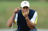 Tiger Woods pasa con lo justo en Palm Beach Gardens, Villegas se desploma