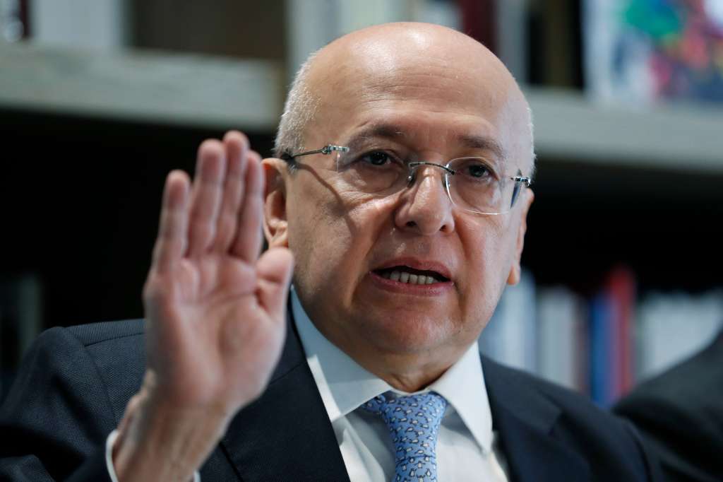 BOG400. BOGOTÁ (COLOMBIA), 16/05/2023.- El exfiscal colombiano Eduardo Montealegre habla hoy durante una rueda de prensa, en Bogotá (Colombia). El excandidato presidencial ecuatoriano Andrés Arauz anunció que denunciará ante la comisión de acusaciones de la Cámara de Representantes del Congreso colombiano al fiscal general de Colombia, Francisco Barbosa, por "abuso de poder" al supuestamente interferir "indebidamente" en las elecciones de Ecuador de 2021. EFE/ Carlos Ortega