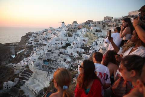 Santorini, la “isla Instagram” de Grecia, al límite de la saturación turística