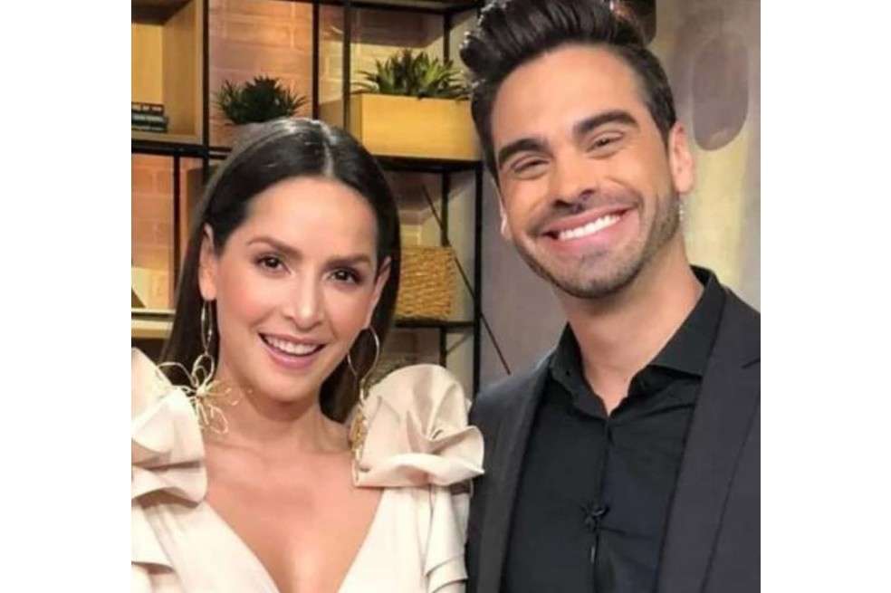 Internautas se fueron “con toda”, contra el nuevo novio de Carmen Villalobos. ¿No es lo que parece?, esto dicen en redes.