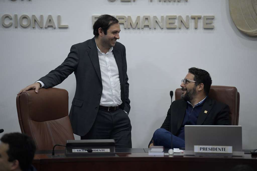 Debate realizado en la Comisión Séptima de la Cámara de Representantes al que asistieron ministros y congresistas como: Mauricio Lizcano, MinTic; Guillermo Alfonso Jaramillo, ministro de Salud; Catalina Velasco Campuzano, ministra de Vivienda y los congresistas: David Racero; Agmeth Escaf, Ciro Alejandro Ramírez, Andres Eduardo Forero entre otros.