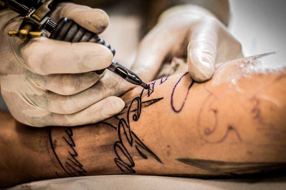 Con el visto bueno de dos universidades
Según un estudio de la Universidad de Alabama, en Estados Unidos, tatuarse fortalece el sistema inmunológico y otro estudio de la Universidad de Texas, sostiene que refuerza la autoestima.