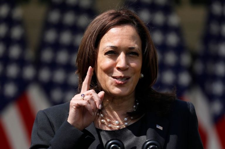 Kamala Harris promete al presidente de Guatemala más ayuda a Centroamérica