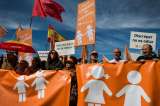 Cientos de manifestantes protestan en España contra la transexualidad