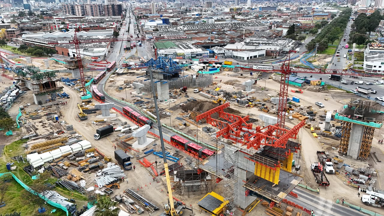 Así avanza la construcción del puente, en el primer tramo, de la ampliación de la calle 13 con av Amércas.