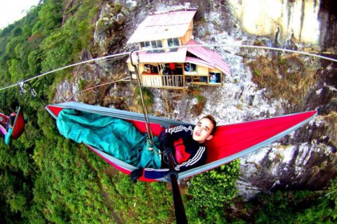 La aventura de pasar la noche en una casa en el aire